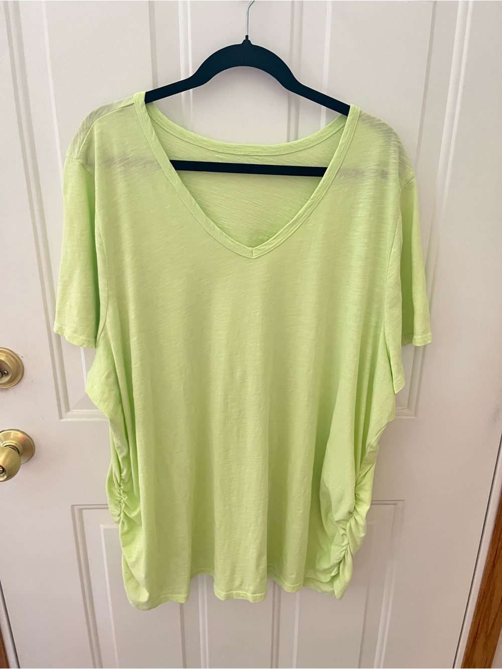 Lane Bryant 26/28 Lime Green Ruched Side V-Neck Slub Knit Tee